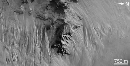 Eroziuni într-un crater din regiunea Noachis Terra