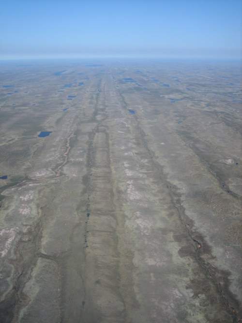 Urmele lăsate pe teren de fluxurile de gheață