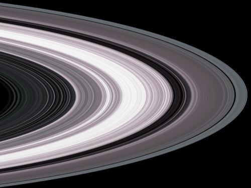 Particulele din inelele lui Saturn