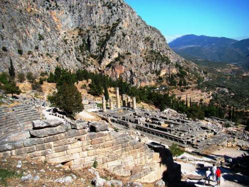 Templul lui Apollo din Delphi