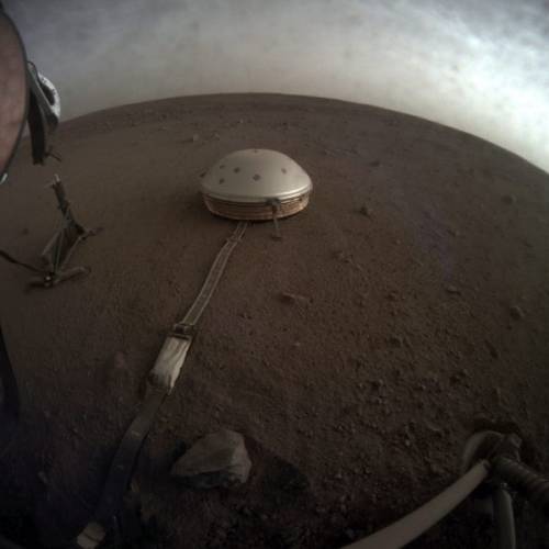 Seismograful misiunii InSight pe suprafața planetei Marte