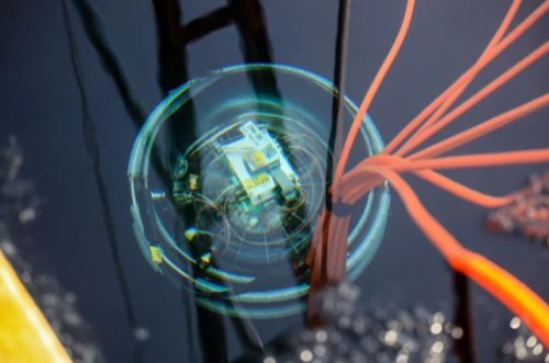 Coborârea telescopului Baikal-GVD în apa lacului Baikal