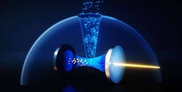 Laser lovind atomi într-o cavitate optică